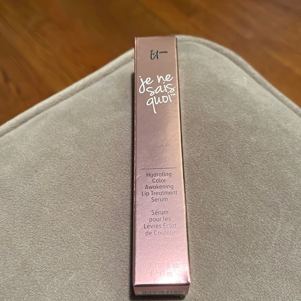 It cosmetics je ne sais quoi lip treatment- not opened